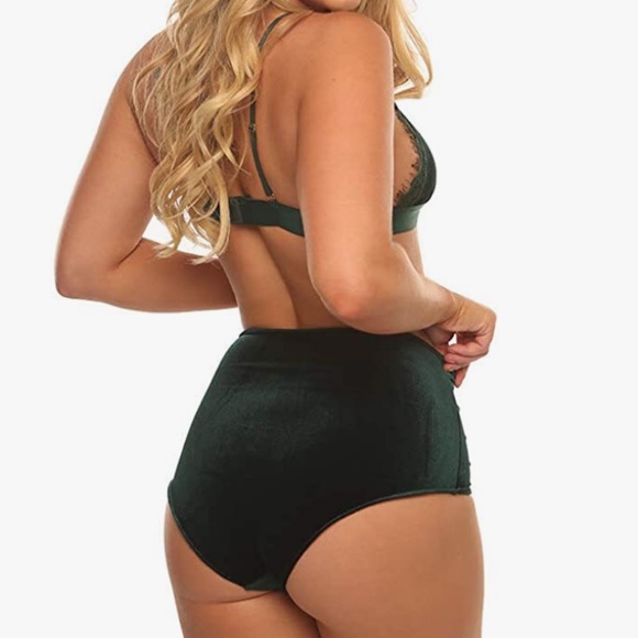 Emerald Velvet & Lace Lingerie Set - Picture 3 of 7